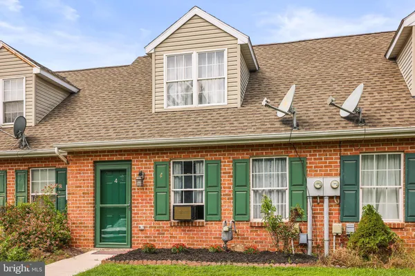 4 OXFORD CT