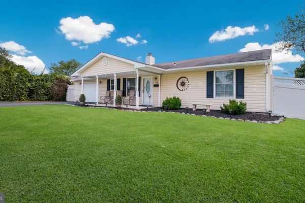 34 MAPLE LN