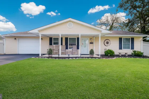 34 MAPLE LN