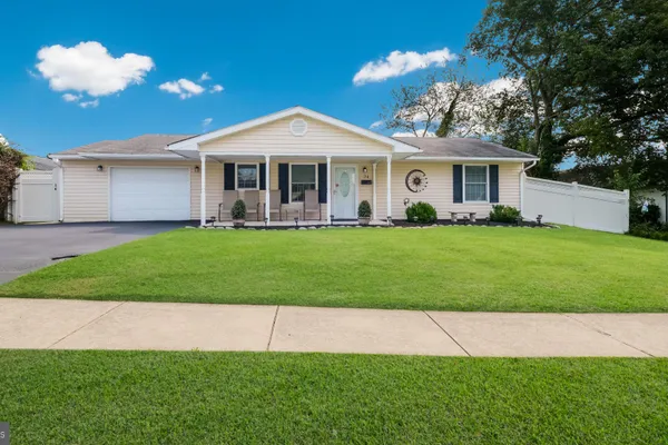 34 MAPLE LN