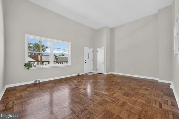 161 CHADWICK AVE
