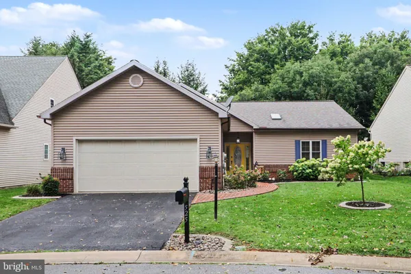 525 WATERSIDE CIR