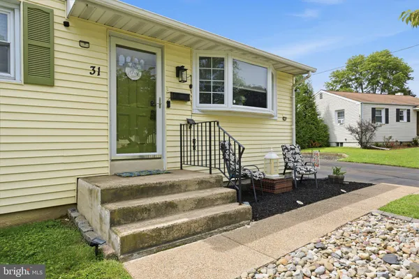 31 MAPLEVIEW DR