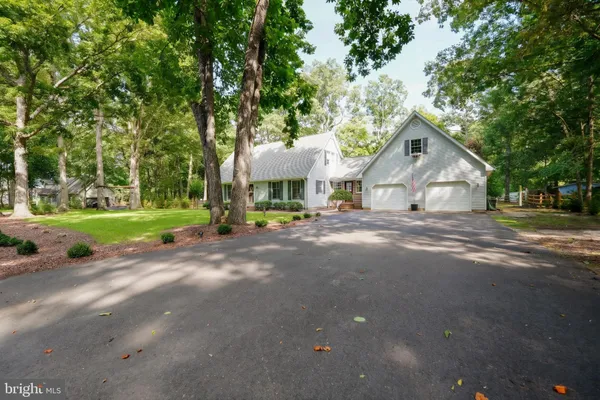 101 OAK LN