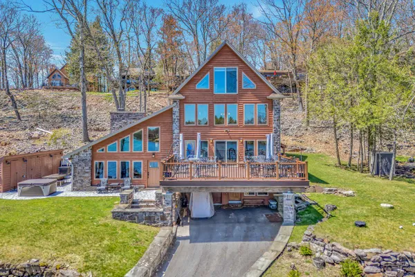 71 LAKE DR