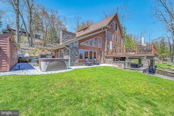 71 LAKE DR