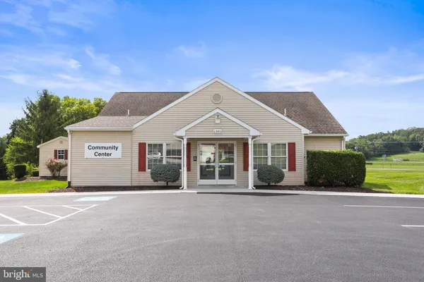 1365 VILLAGE DR 23