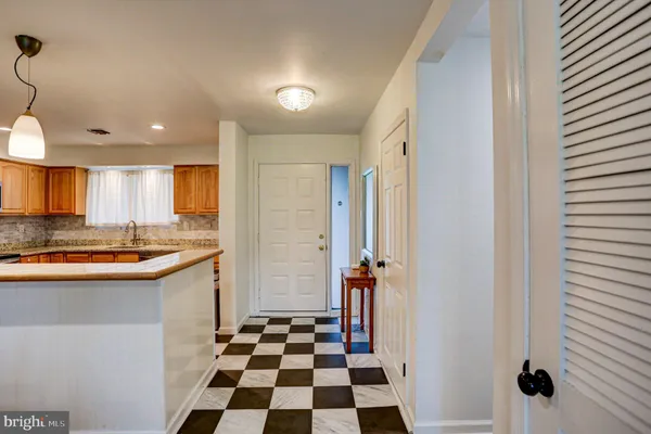 97 PALACE CT