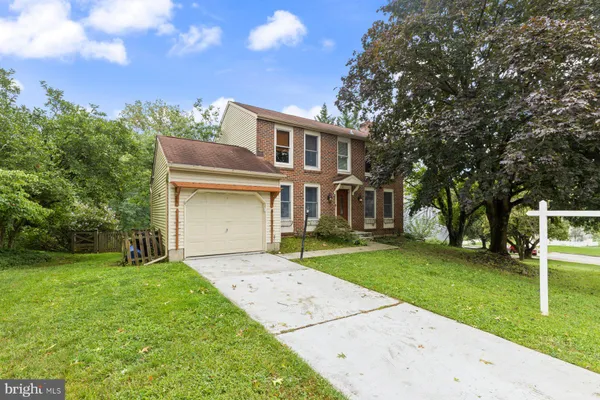 2 TOPWOOD CT