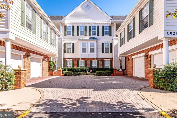 25252 RIFFLEFORD SQ 204