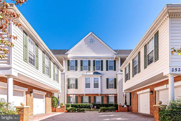 25252 RIFFLEFORD SQ 204