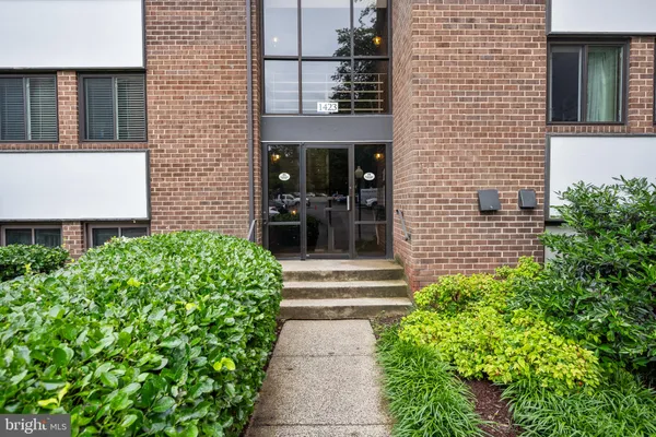 1423 NORTHGATE SQ 11