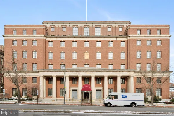 1601 SPRING GARDEN ST 205