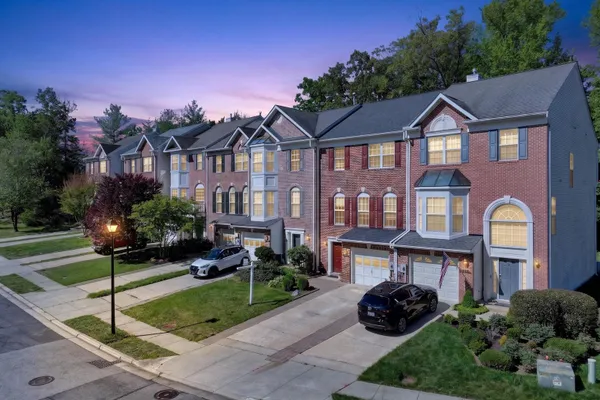 3228 ESCAPADE CIR