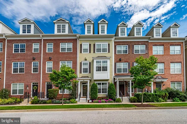 20 MERIDIAN LN
