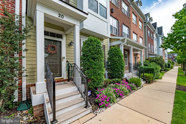 20 MERIDIAN LN