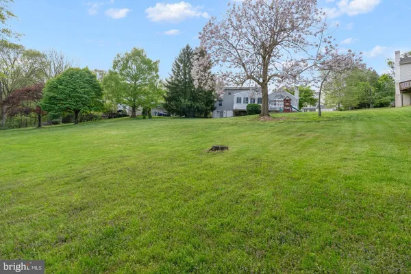 104 NOBLE DR