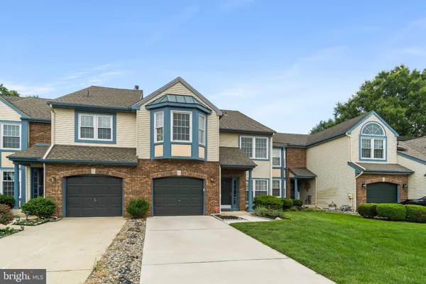 23 HILLTOP LN