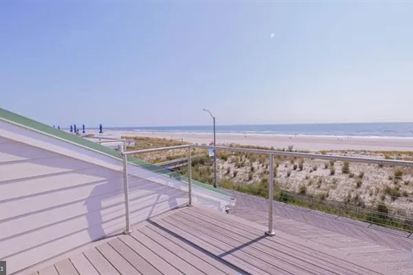 5208 BOARDWALK