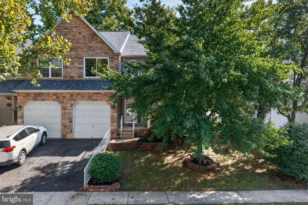 210 SHIRLEY LN