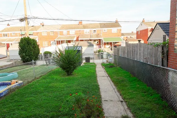 1921 MERRITT BLVD