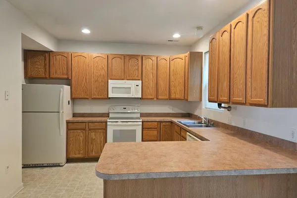 1307 CHESAPEAKE DR