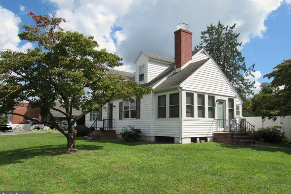 120 CENTER ST