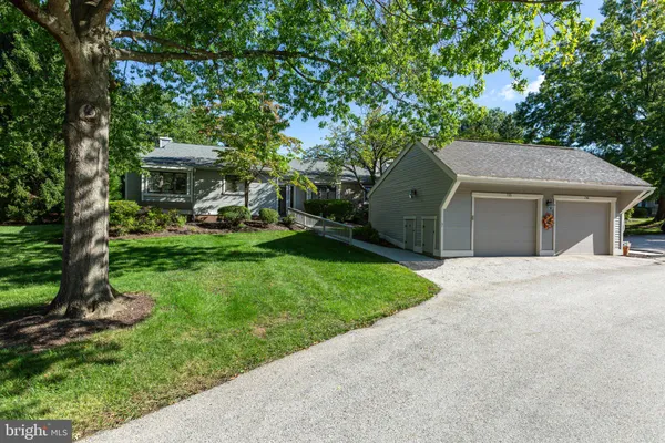 735 INVERNESS DR