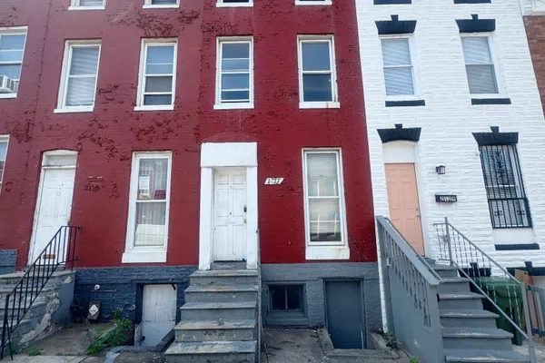 2127 HOLLINS ST