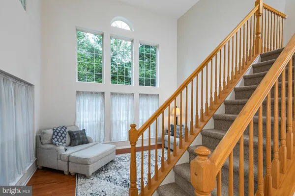 1 HOWE CT
