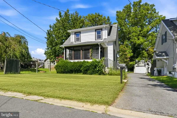 9 LAUREL AVE