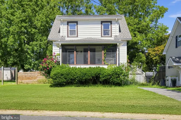 9 LAUREL AVE