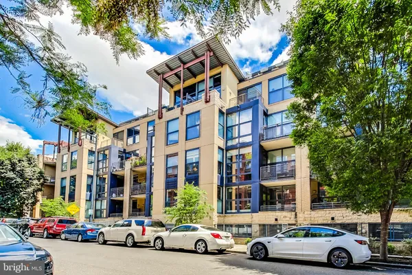 2301 CHAMPLAIN ST T04