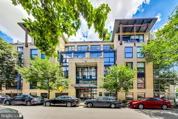 2301 CHAMPLAIN ST T04