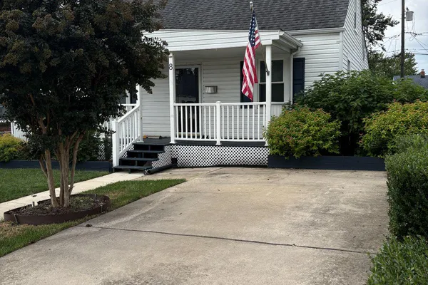 8 PLATEAU RD