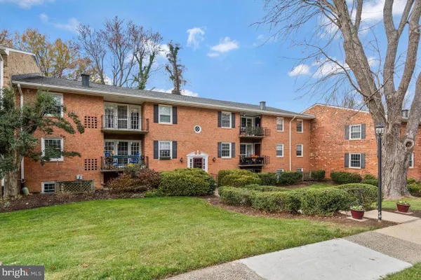 3846 LYNDHURST DR 302