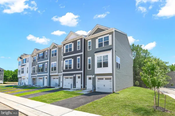 742 BUR OAK CT