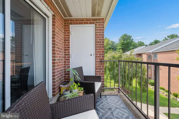 100 CHAPEL CT 318