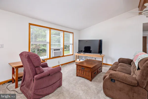 1045 DOYLE RD