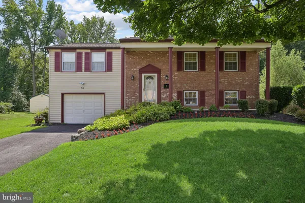 35 NORTHAMPTON DR