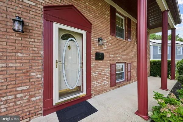 35 NORTHAMPTON DR