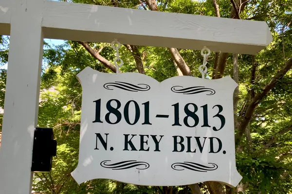 1811 KEY BLVD 10526