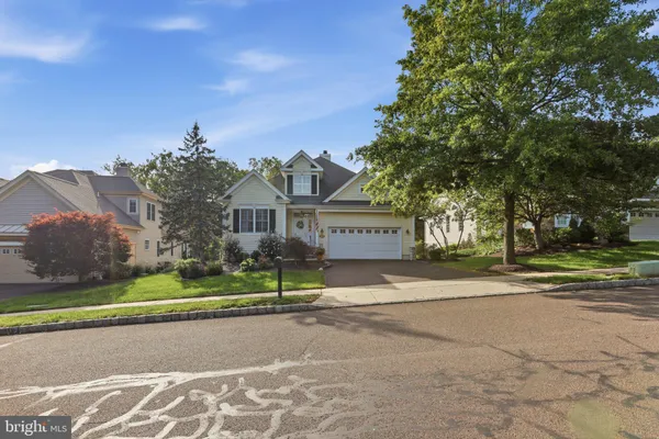 105 SILVERTAIL LN