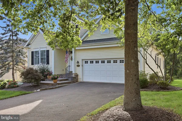 105 SILVERTAIL LN