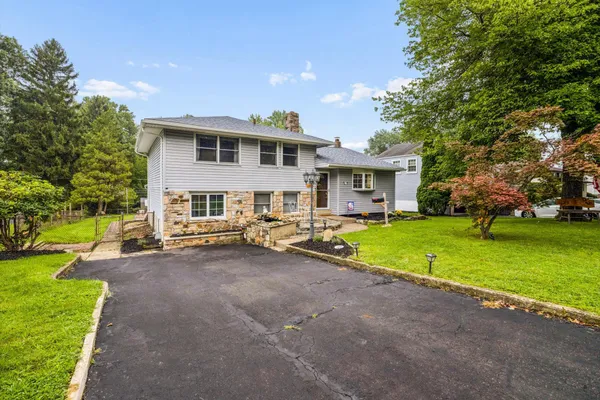 105 OVERLOOK AVE