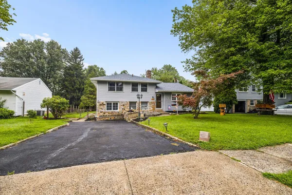 105 OVERLOOK AVE