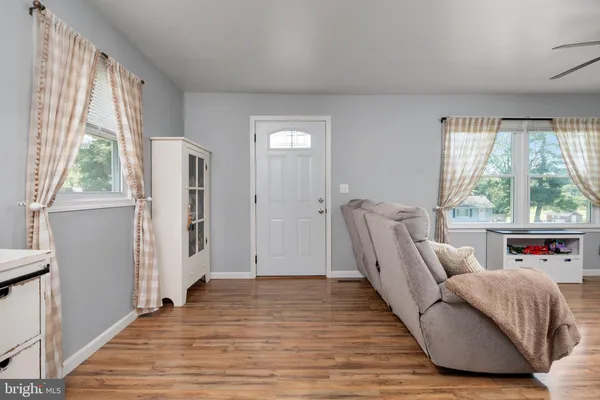104 LINCOLN DR