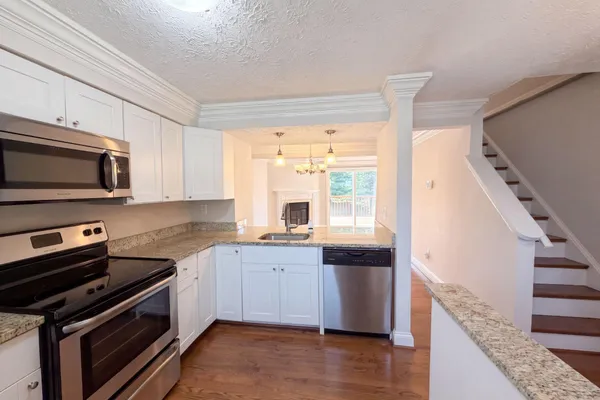 8769 KANAWHA CT