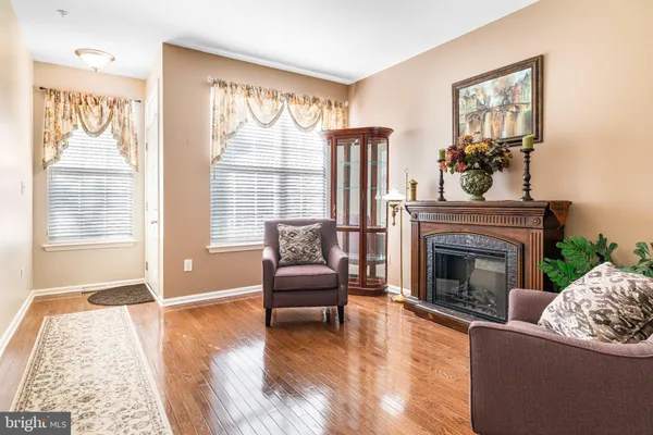 8 JAMIES CT