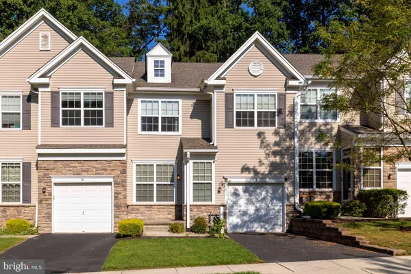 8 JAMIES CT